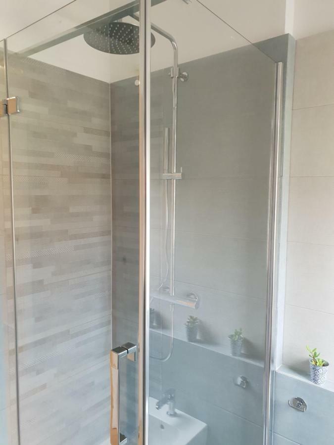 34 Via Giulio Carcano Apartamento *